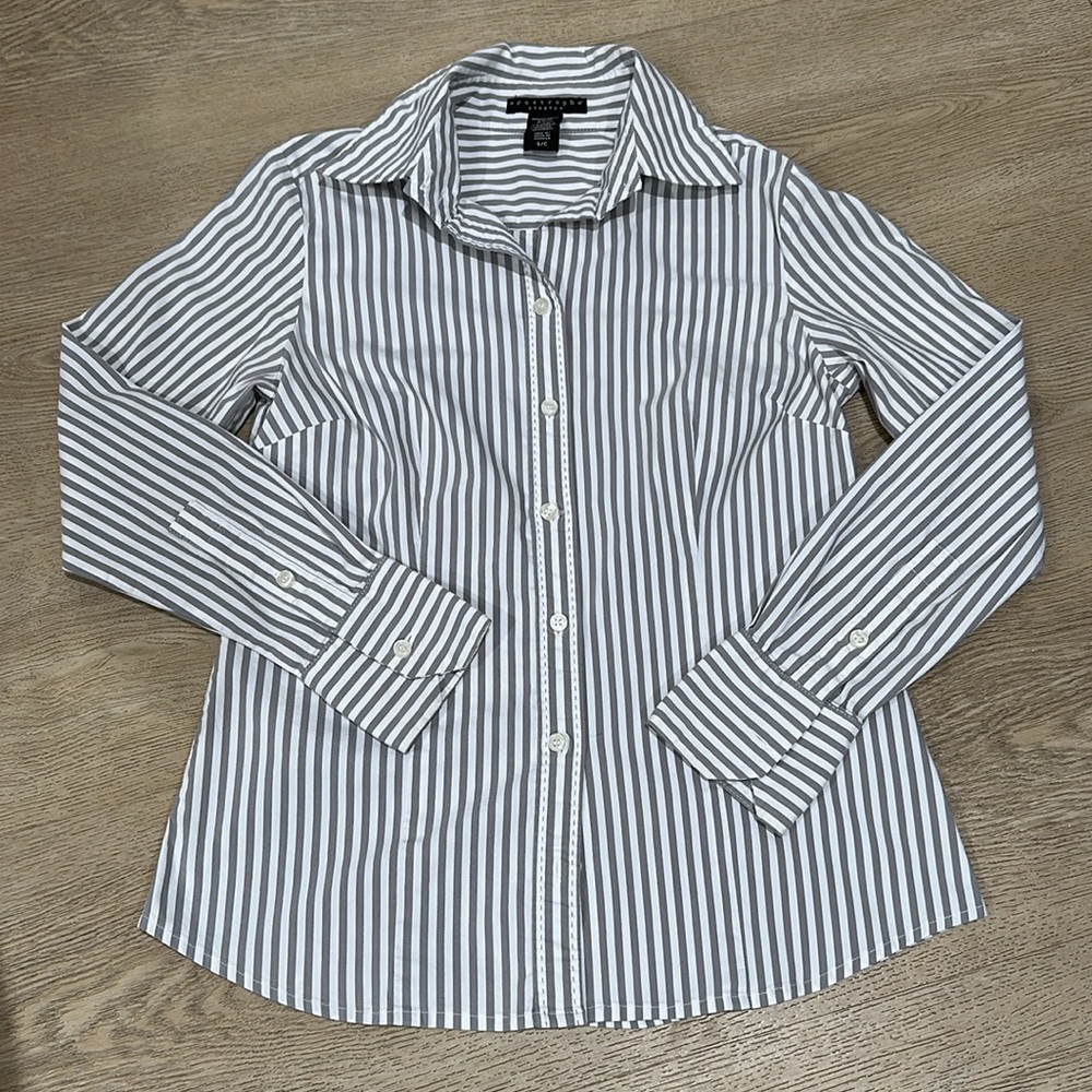 APOSTROPHE women’s Small striped long sleeve button up shirt